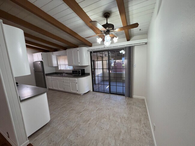 Foto del edificio - Welcome to this stunning 3 bedroom 2 bathroom home located in Fremont