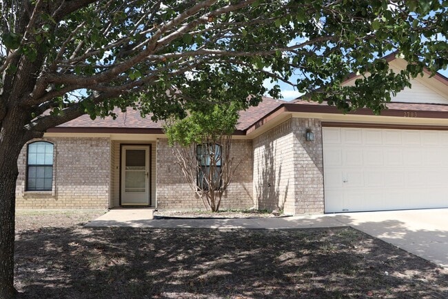 Building Photo - 2703 Curtis Dr