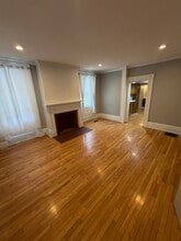 Building Photo - 402 Main St