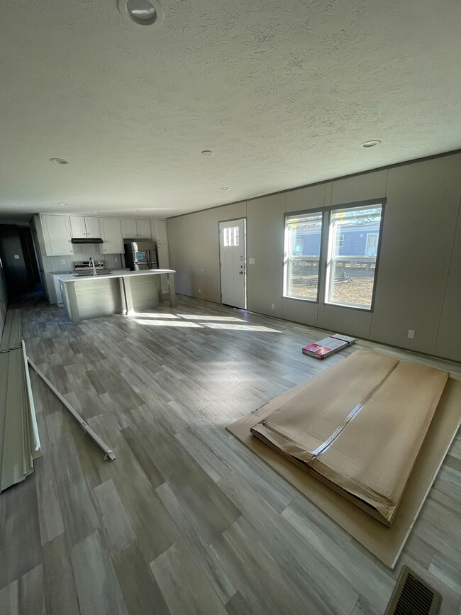Building Photo - Crestwood MHC