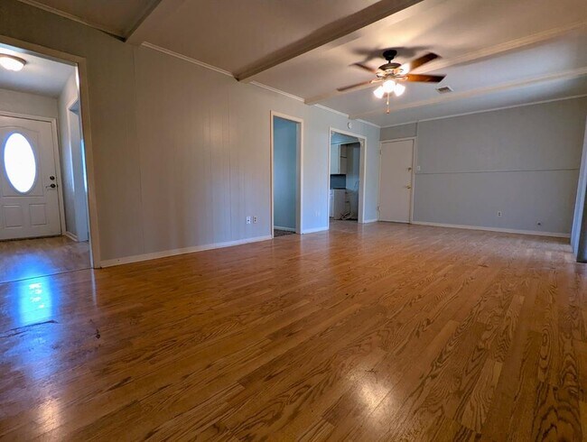 Building Photo - 206 Bybee Dr
