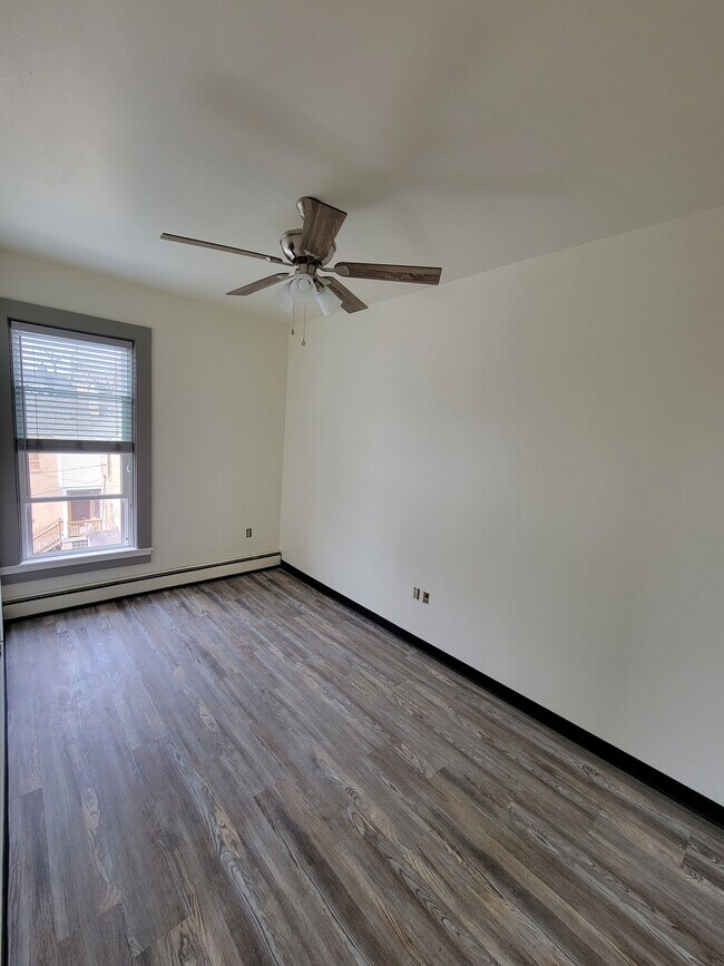 Foto del edificio - 103 N Wisconsin St