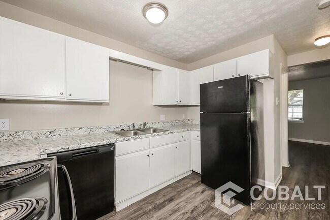 Foto del edificio - 3517 Creekview Pl