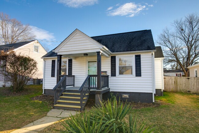 Foto del edificio - 2629 Dellrose Ave