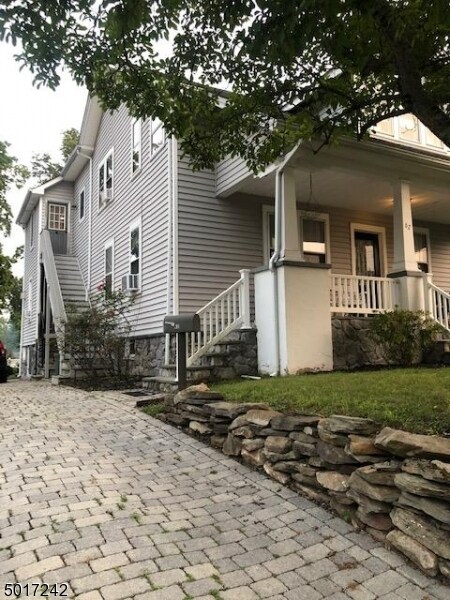 Primary Photo - 62 Bonnell St