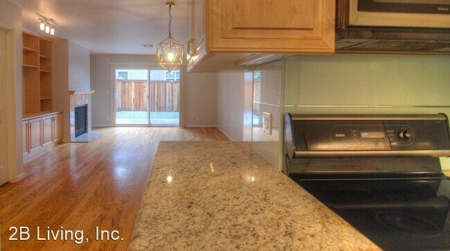 Building Photo - 2 br, 1.5 bath House - 651 Forest Avenue