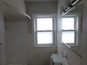 Building Photo - 2 Bedroom House Move in ready!