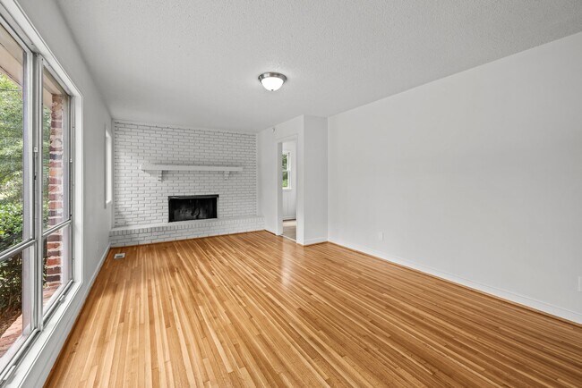 Foto del edificio - Beautiful Center Point Home
