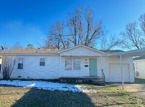 Building Photo - 1024 S Holly Dr