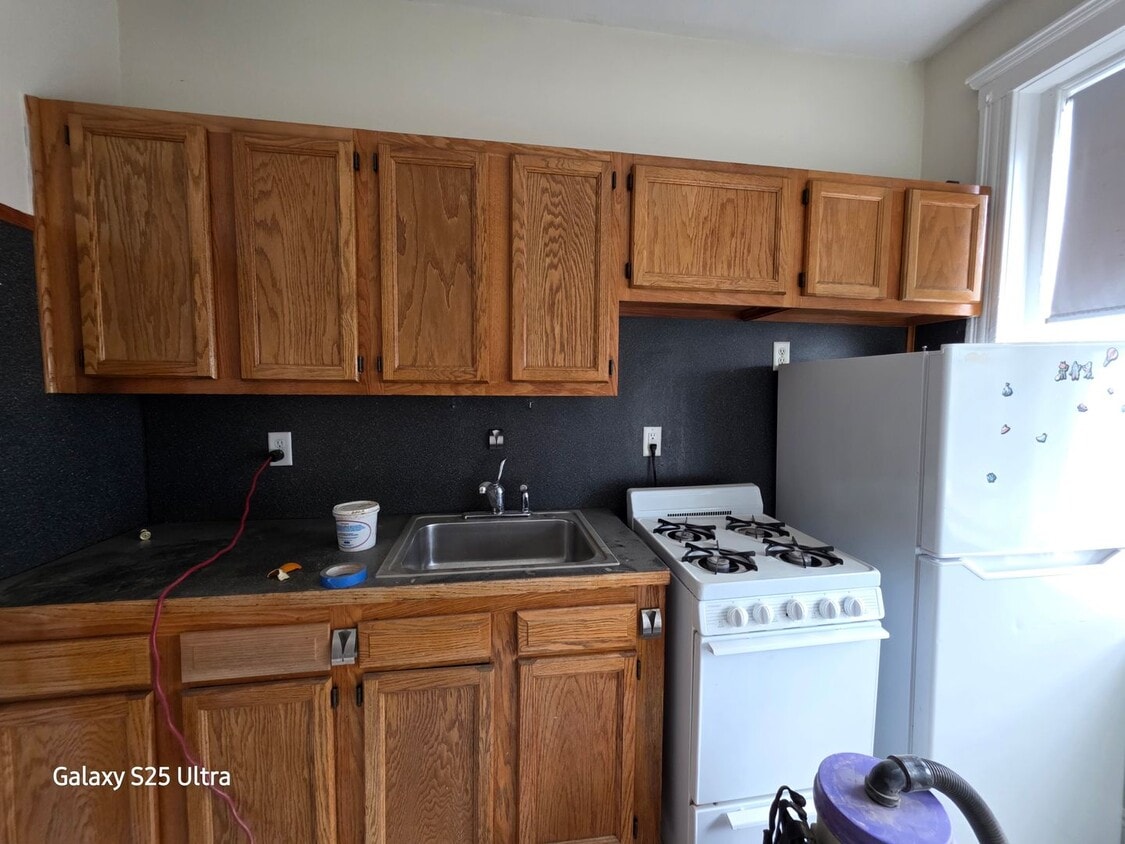 No Brokers Fee, No Security Deposit, Heat,... - No Brokers Fee, One Month rent-Free, Heat,...
