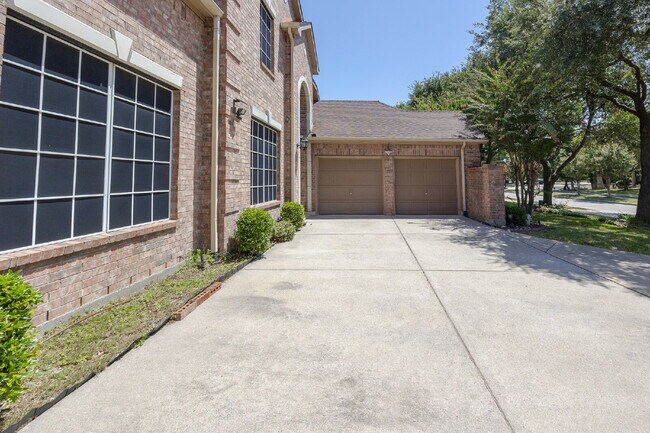 Foto del edificio - Spacious 4-Bedroom Home with Large Backyard in Rowlett
