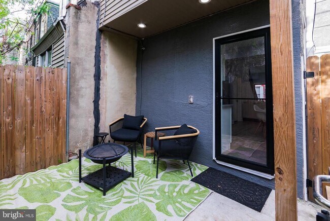 Building Photo - 2262 N Bouvier St