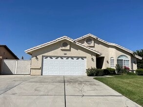 Building Photo - 18120 Lakeview Dr