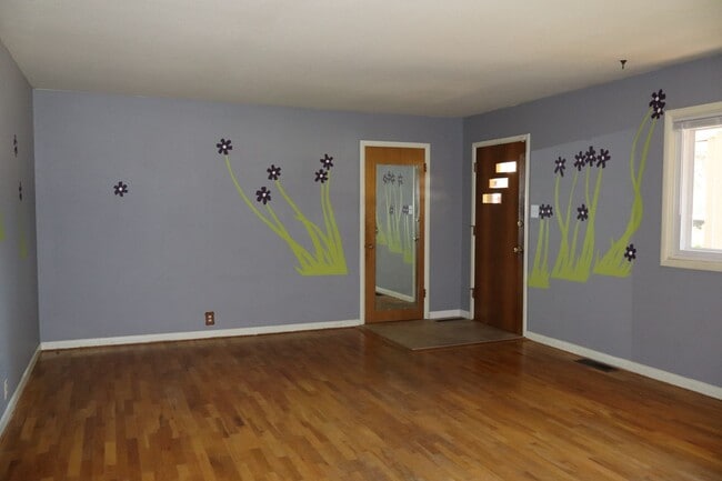 Building Photo - Character, Comfort, and Convenience on Wes...
