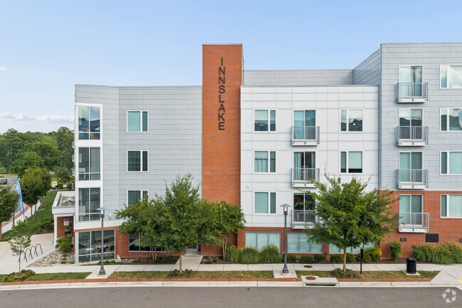 Building Photo - Innslake Place