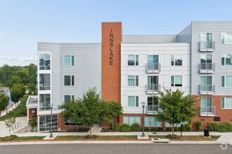 Building Photo - Innslake Place