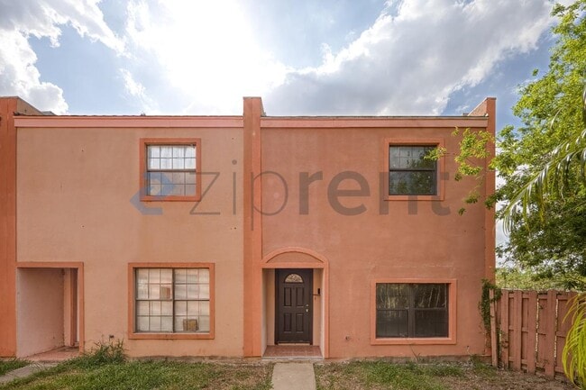 Building Photo - 815 E Sugarcane Dr