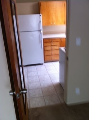 Building Photo - (690) Circle Court - 1 Bedroom / 1 Bathroom