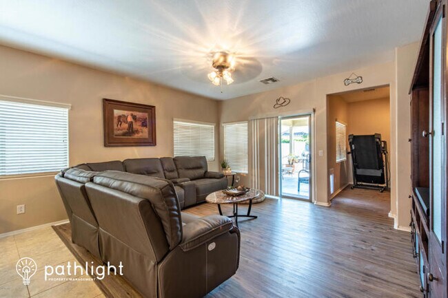 Foto del edificio - 44209 W Neely Dr
