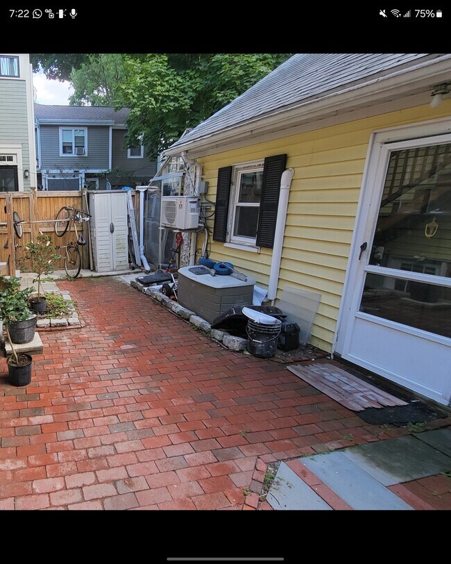 Building Photo - 22 Hingham St