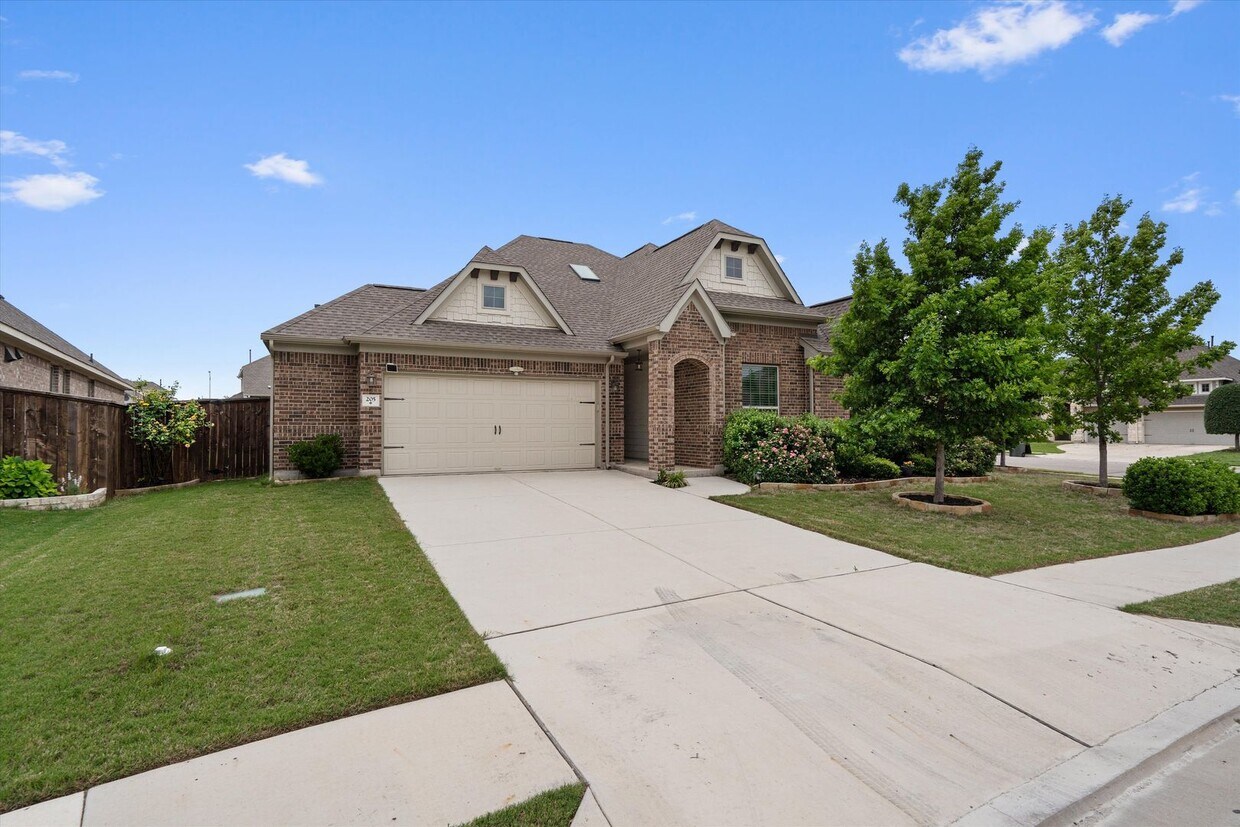 Foto principal - Wonderful 4-Bedroom Home Available for Lea...