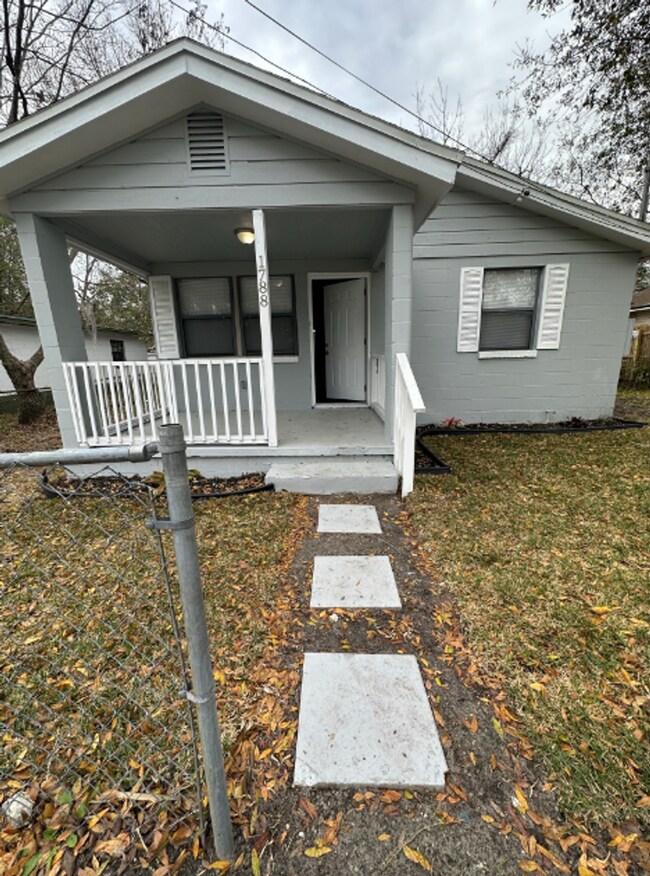 Foto del edificio - Renovated** Move in Ready** 3/2 Single Family home : Available Now!