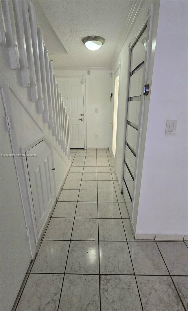Foto del edificio - 8075 NW 8th St