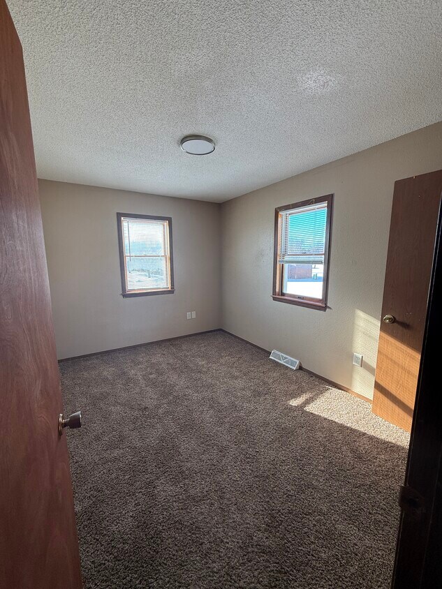 Foto del edificio - 1028 Castlewood Dr