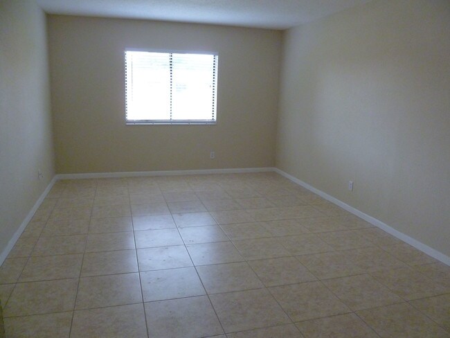 Building Photo - 5105 Palm Hill Dr