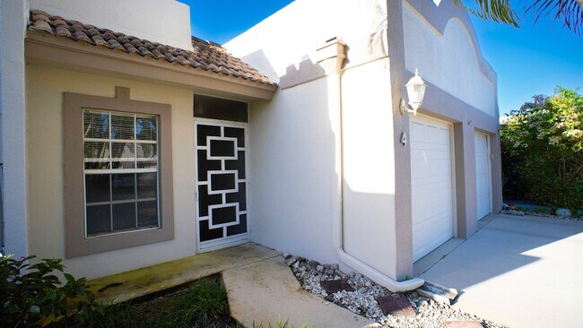 Foto del edificio - 9110 Fairbanks Ln
