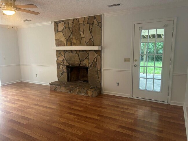 Foto del edificio - 2918 Mockingbird Cir