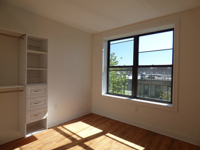 Building Photo - 296 Schaefer St