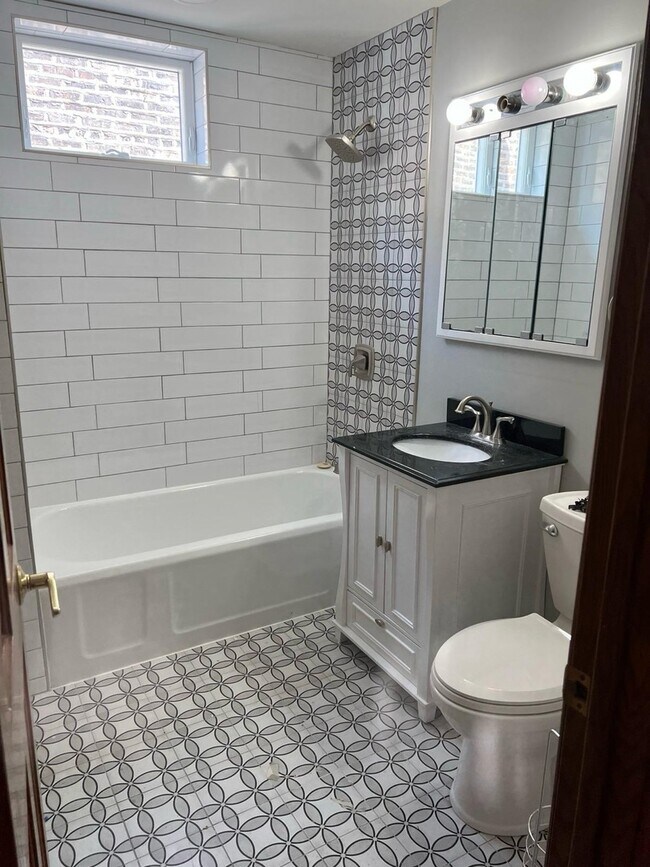 Foto del edificio - 3721 W Belden Ave