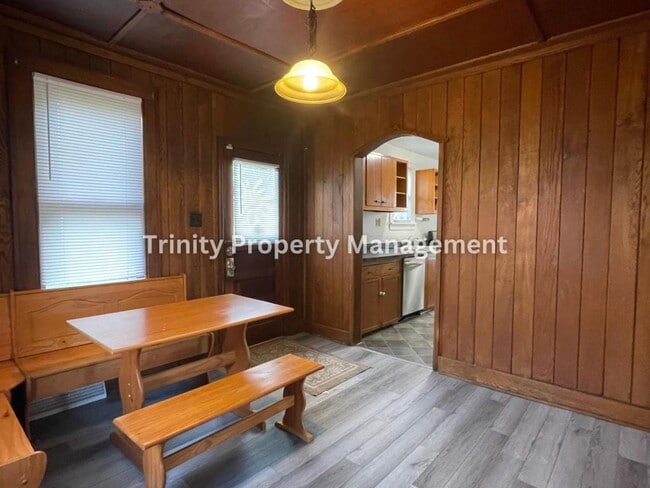 Building Photo - 609 Duff Ave