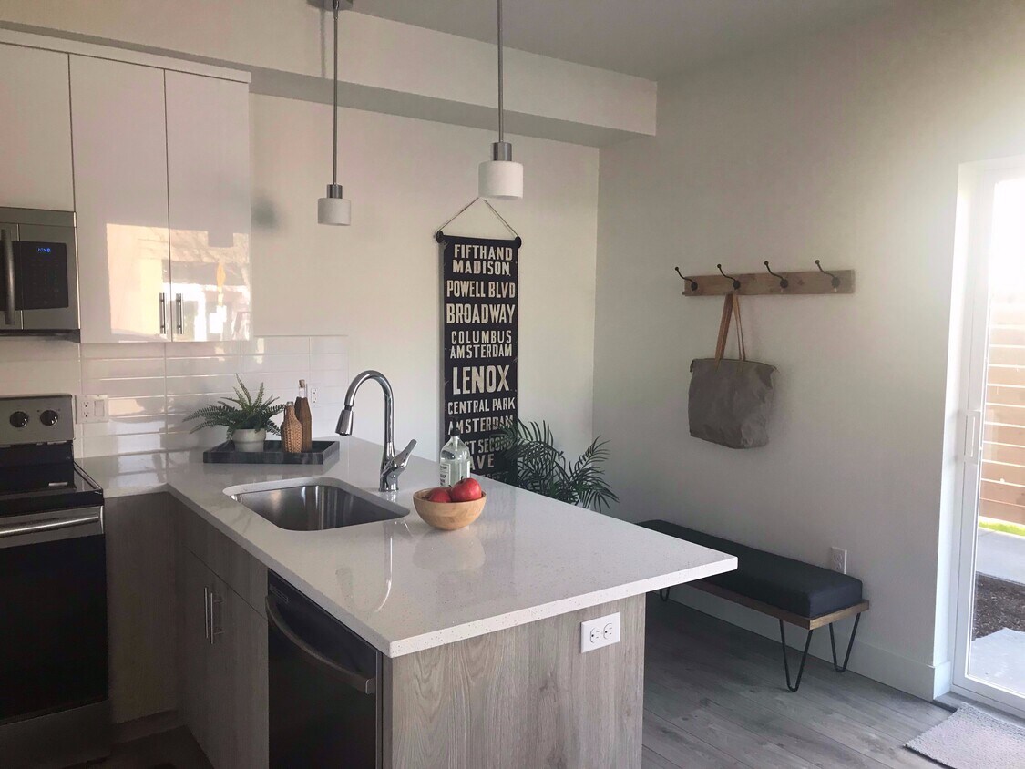 Foto principal - 4730 SE Belmont St
