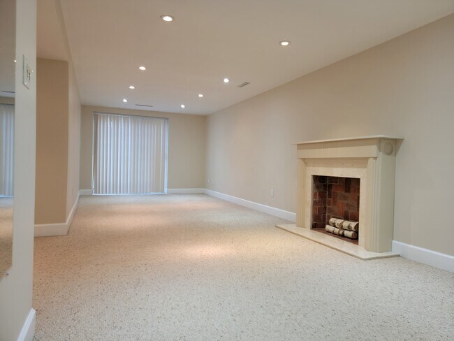Building Photo - 1741 Chief Okemos Cir