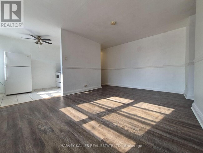 Photo du bâtiment - 330 Chisholm Ave