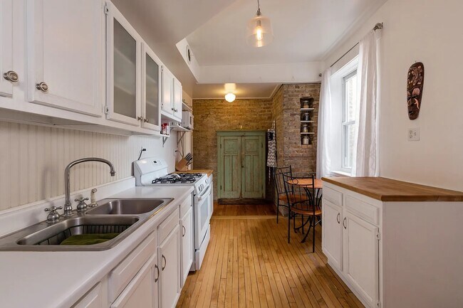 Foto del edificio - 4600 N Saint Louis Ave