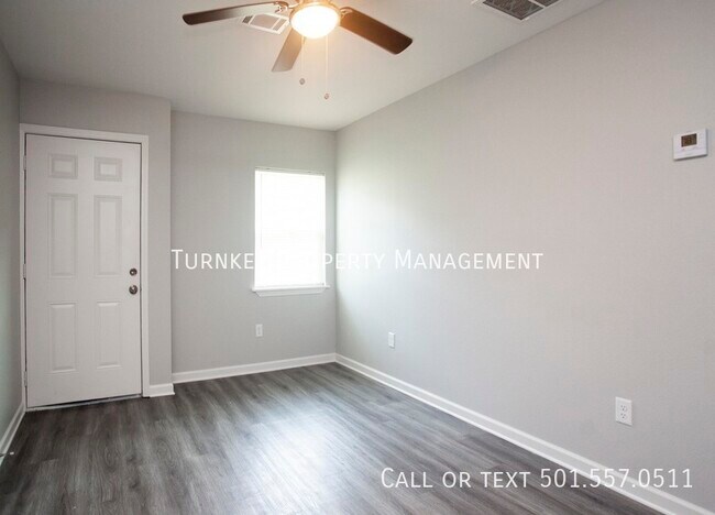 Foto del edificio - 2 bedroom 1 bath attached home in Little Rock