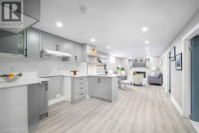 Building Photo - 919 Brucedale Ave E