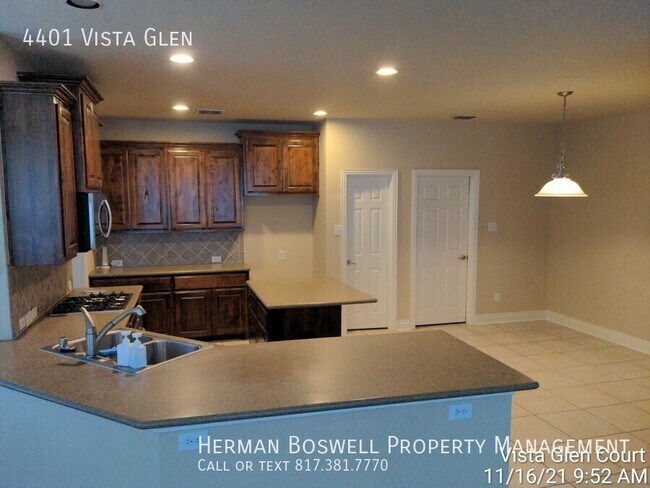 Foto del edificio - 4401 Vista Glen Ct