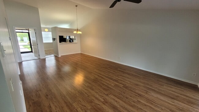 Building Photo - 104 Moccasin Trail S