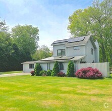 Building Photo - 10 Herster Dr