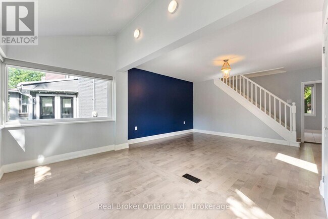 Building Photo - 116 Symons St