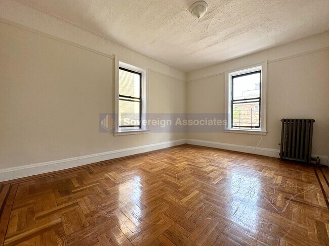 Foto del edificio - 2978 E 196th St