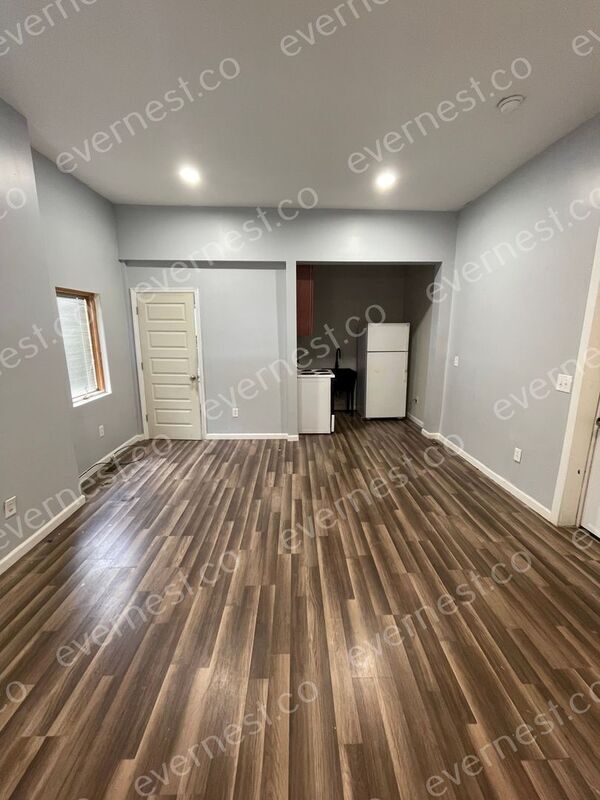 Building Photo - 2863 Hull St