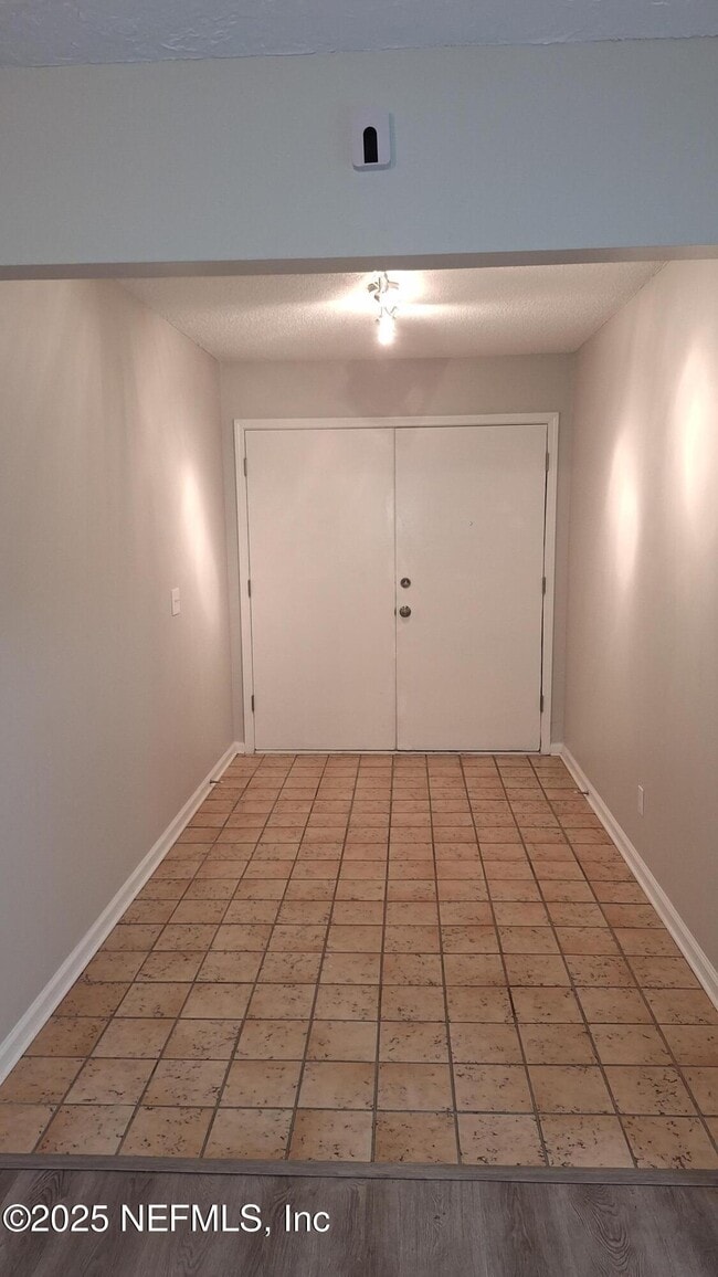 Building Photo - 10579 Castlebrook Dr