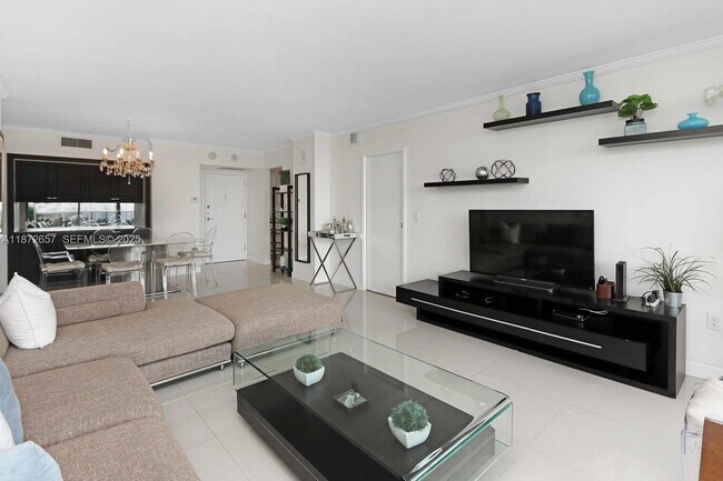 Foto del edificio - 3675 N Country Club Dr