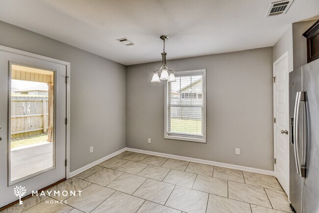 Foto del edificio - 16347 Creek Dr
