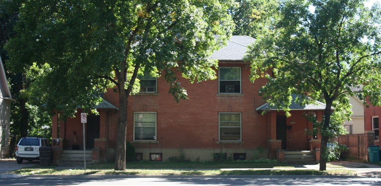 Primary Photo - 221-223 W Mulberry St